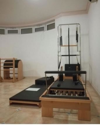 Riformatore di Pilates dell'attrezzatura di esercizio di Pilates dell'acciaio di legno dell'OEM con il mezzo trapezio